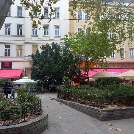 Liszt Ferenc Square Studio Apartment Budapest Bagian luar foto