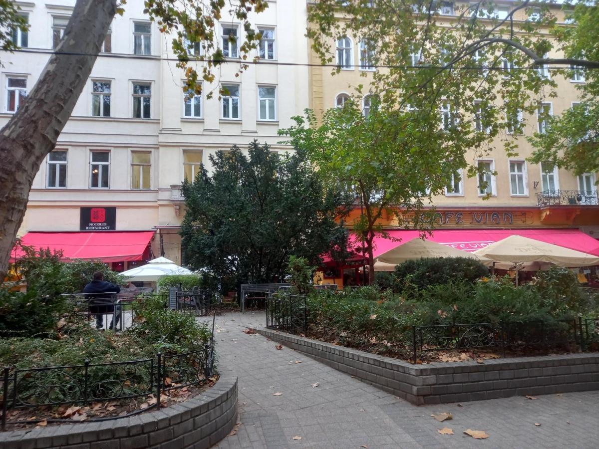Liszt Ferenc Square Studio Apartment Budapest Bagian luar foto
