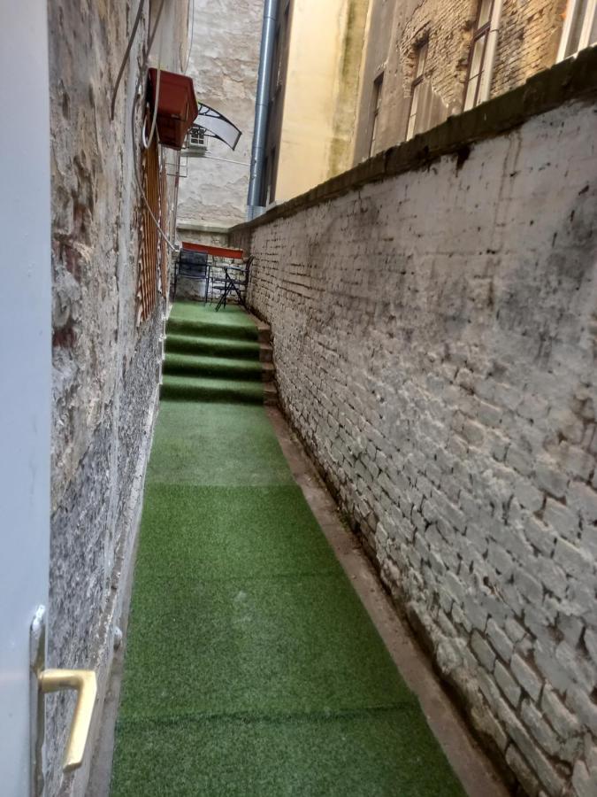 Liszt Ferenc Square Studio Apartment Budapest Bagian luar foto