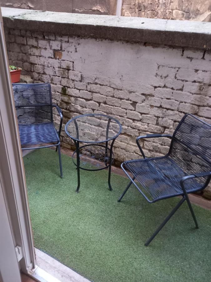 Liszt Ferenc Square Studio Apartment Budapest Bagian luar foto